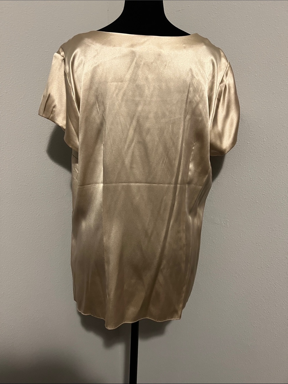 White House Black Market Satin Scoop Neck Top in Champagne Gold - Picture 4 of 8